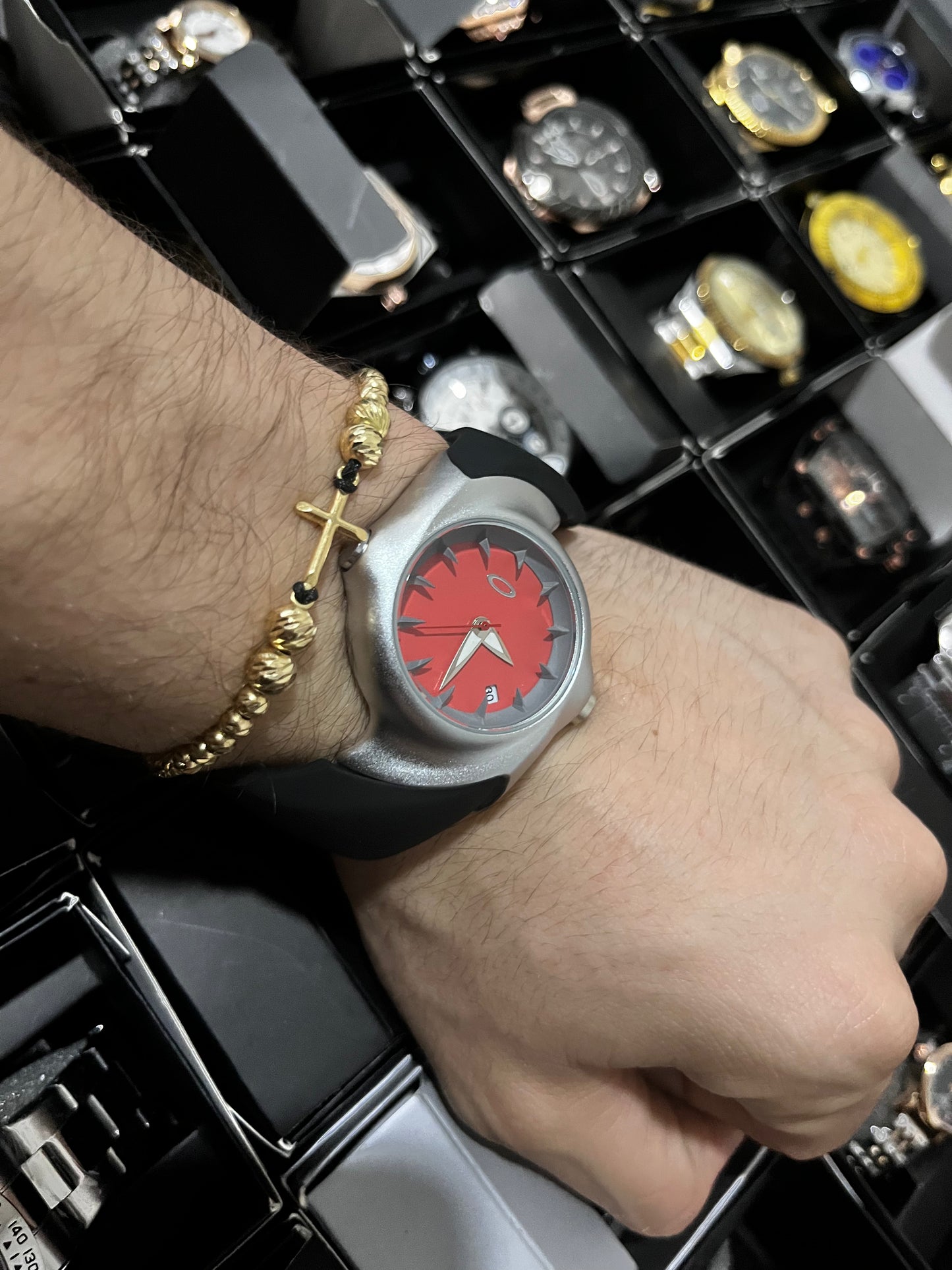 OAK GOMA/NEGRO TABLERO ROJO BISEL PLATEADO