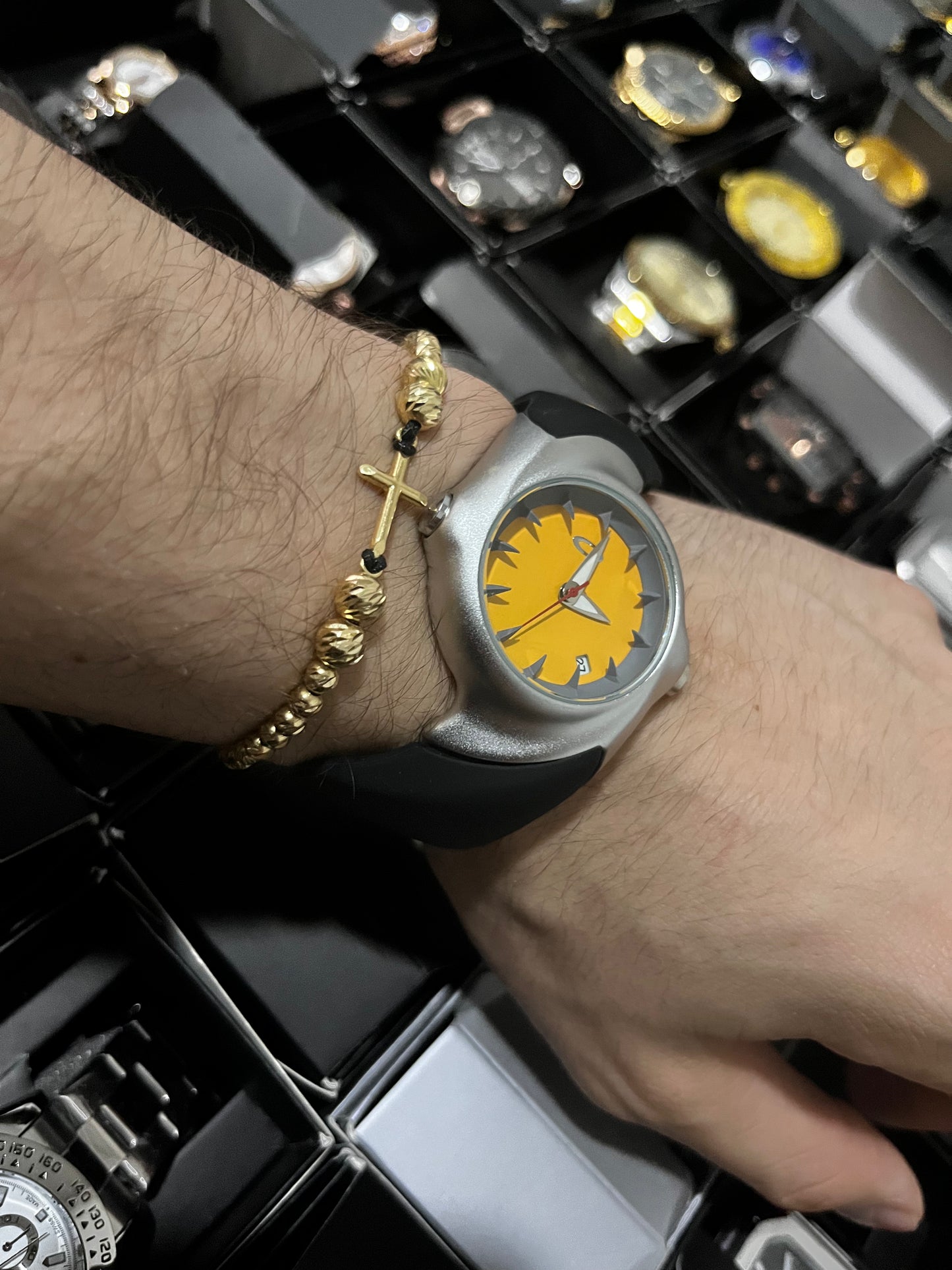 OAK GOMA/NEGRO TABLERO AMARILLO BISEL PLATEADO