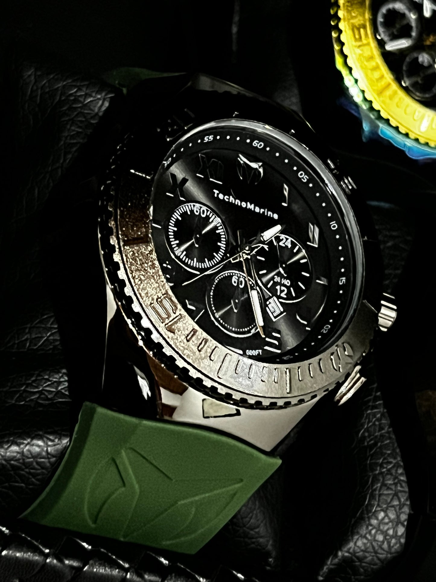 TECH M GOMA VERDE TABLERO NEGRO/3 CRONOS BISEL NEGRO