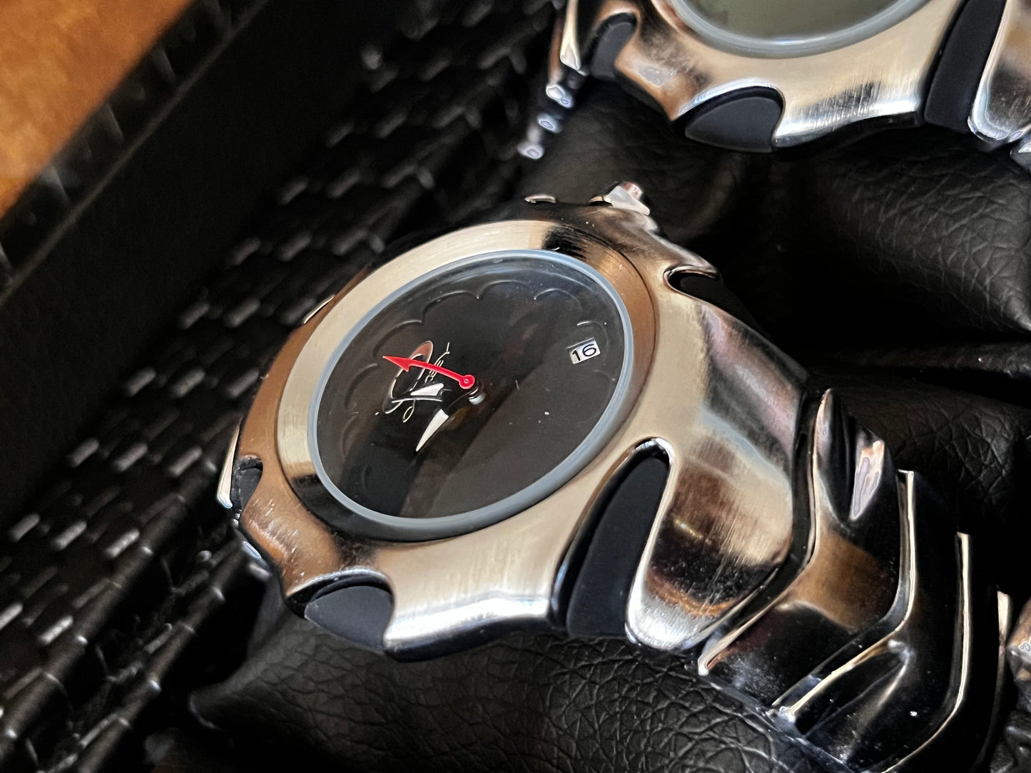 OAK ACERO/PLATEADO TABLERO NEGRO BISEL PLATEADO/NEGRO