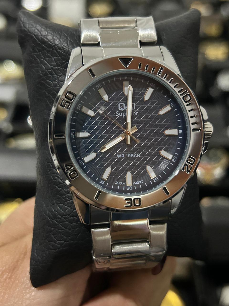 Q&Q ACERO/PLATEADO TABLERO/AZUL BISEL/PLATEADO Y NEGRO